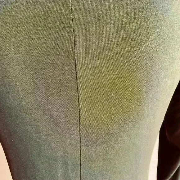 NWT! The Vanity Room Ruched Asymmetrical Dress - Picture 5 of 9